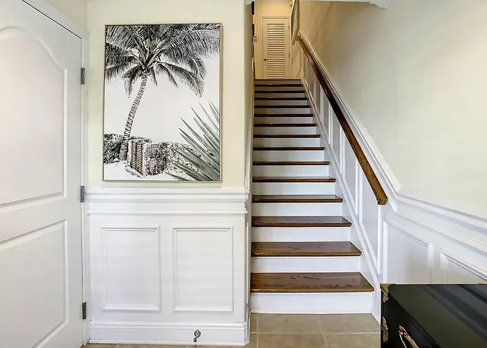 Clearwater Penthouse 5 Min Walk Heated Pool *