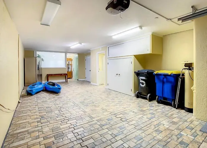Clearwater Penthouse 5 Min Walk Heated Pool Ferienhaus