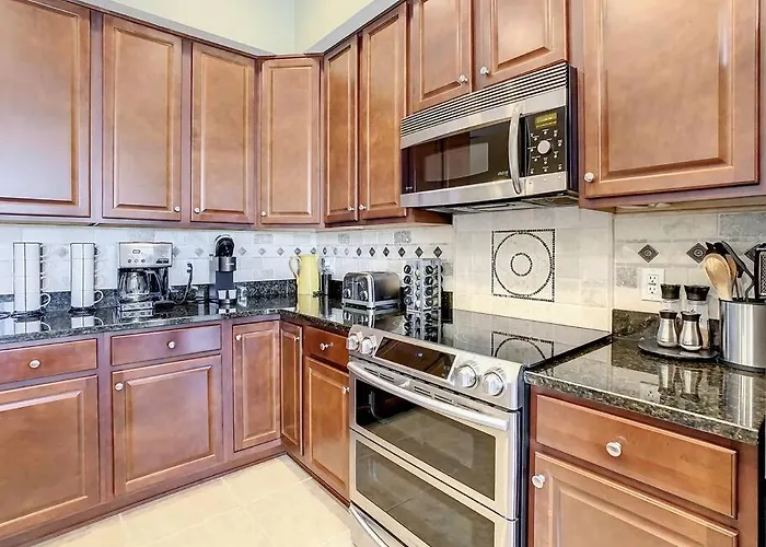 Clearwater Penthouse 5 Min Walk Heated Pool