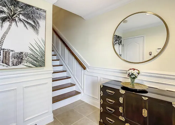 Clearwater Penthouse 5 Min Walk Heated Pool