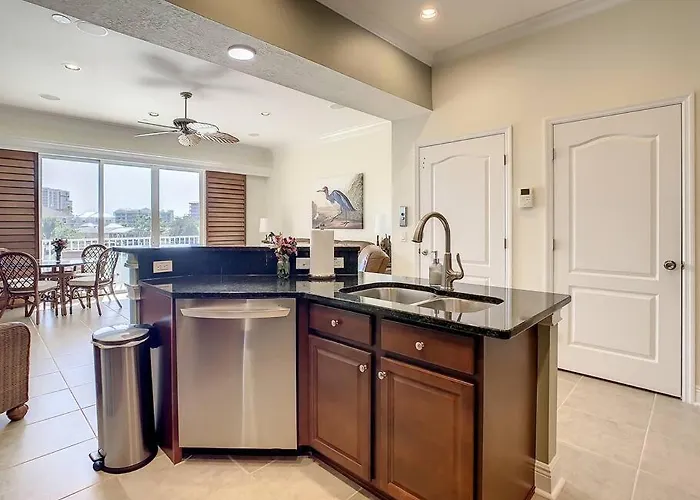Clearwater Penthouse 5 Min Walk Heated Pool * Clearwater Beach