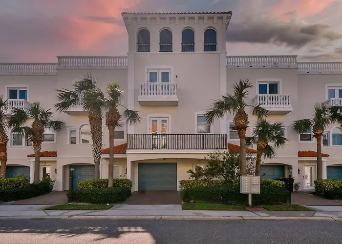 Clearwater Penthouse 5 Min Walk Heated Pool *