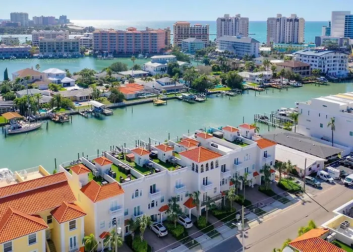 Clearwater Penthouse 5 Min Walk Heated Pool *