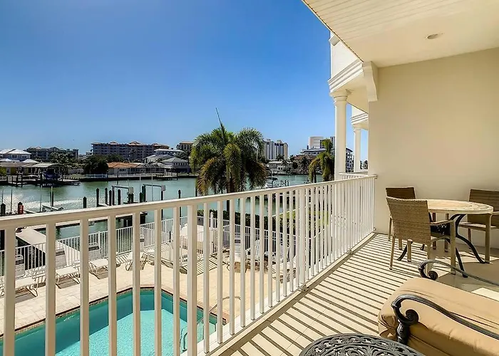 Clearwater Penthouse 5 Min Walk Heated Pool *