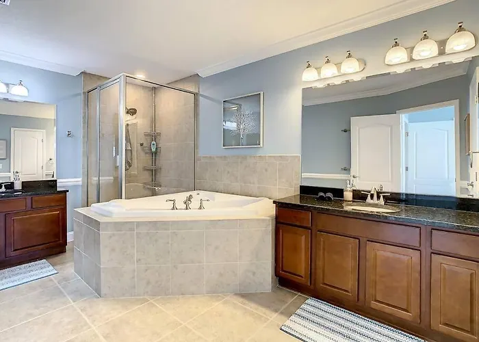 Clearwater Penthouse 5 Min Walk Heated Pool