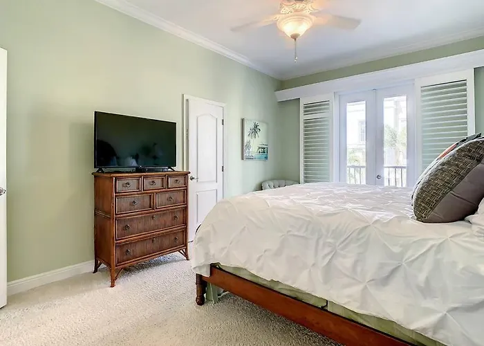 Ferienhaus Clearwater Penthouse 5 Min Walk Heated Pool