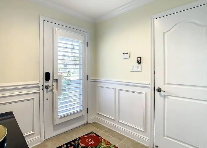 Clearwater Penthouse 5 Min Walk Heated Pool *