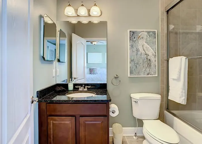Clearwater Penthouse 5 Min Walk Heated Pool *